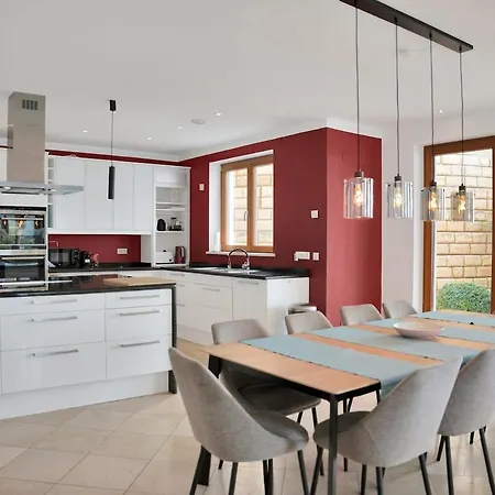 -heated Pool -amazing View -ideal For Groups Villa