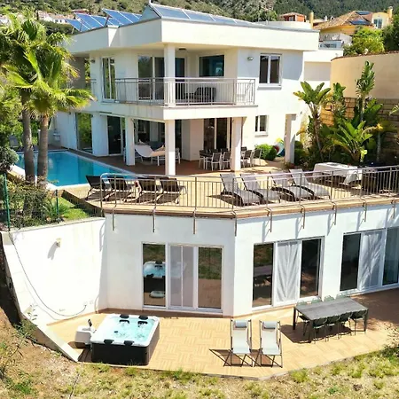 -heated Pool -amazing View -ideal For Groups Villa *
